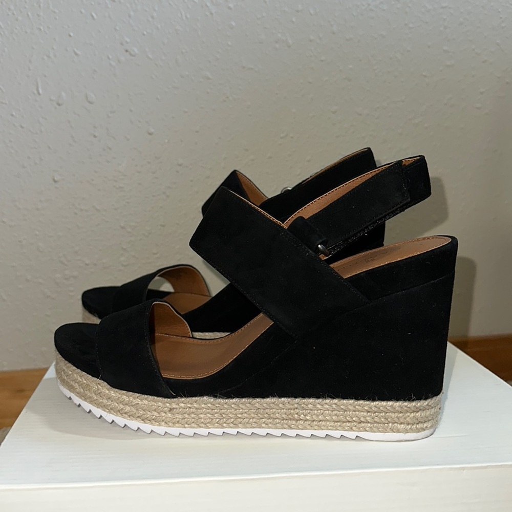 Caslon Women’s size 8M.